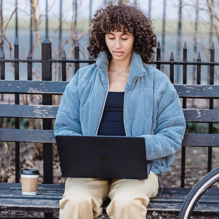 9 Advantages of Using an Essay Writing Service for Students