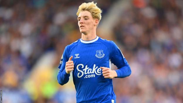 Anthony Gordon: Chelsea and Newcastle keen on Everton forward