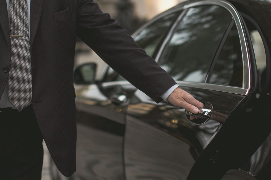 Guide to Choose the Best Chauffeur Services in Dubai for Your Trip