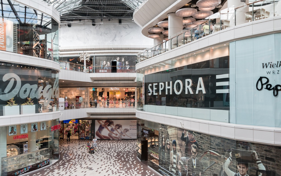 How to Build an Effective HDMI over IP System in a Shopping Mall?