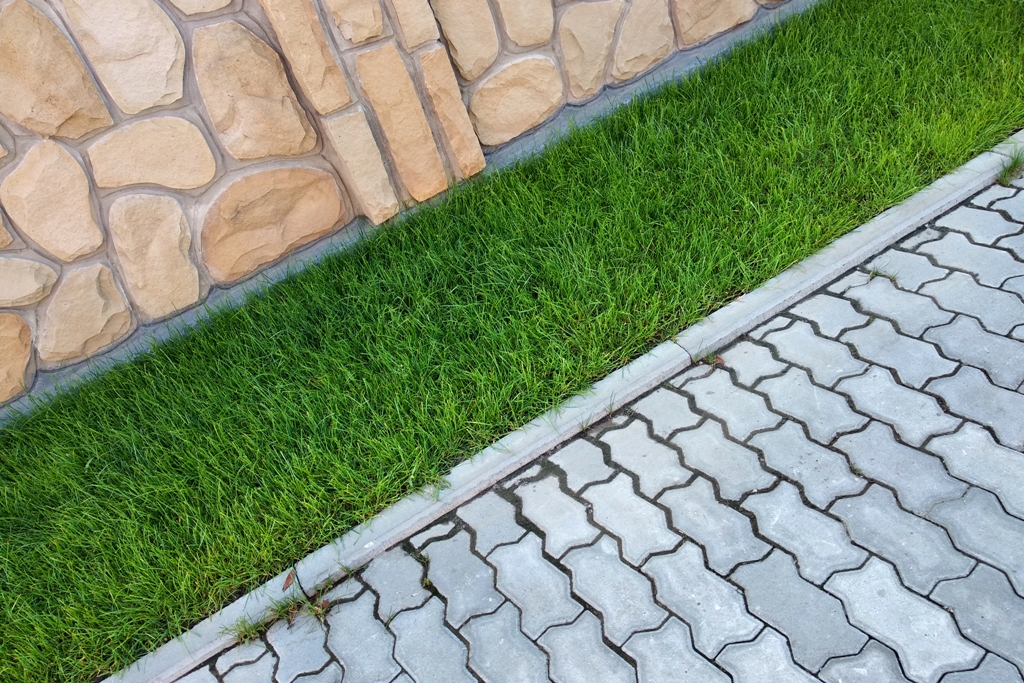 The Benefits of Hardscaping Your Home