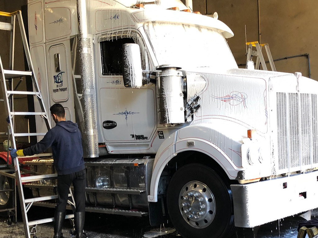 Restore Your Fleet's Appearance with Trusted Truck Wash Services 