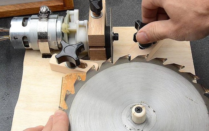 How do you sharpen a table saw blade?