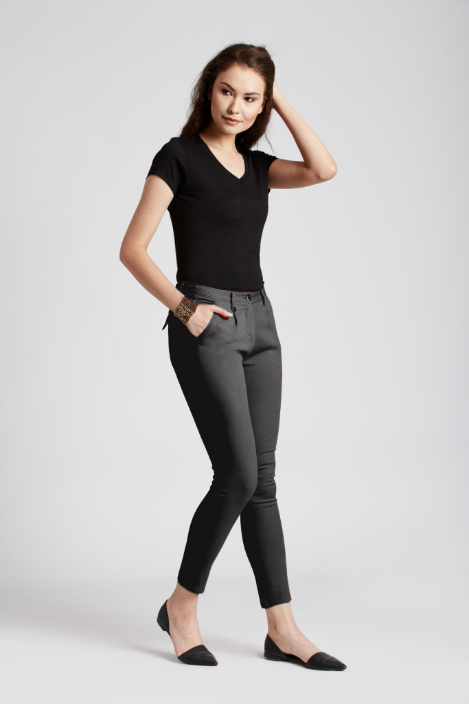 Different Ways to Style Black Trousers for Women: