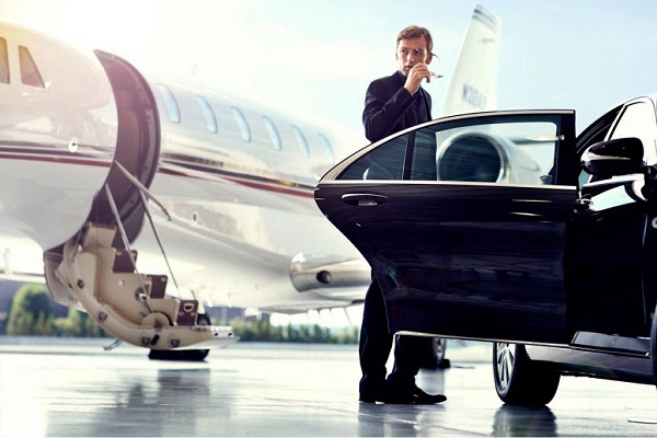 Chauffeur Melbourne airport and silver taxi service for transfer