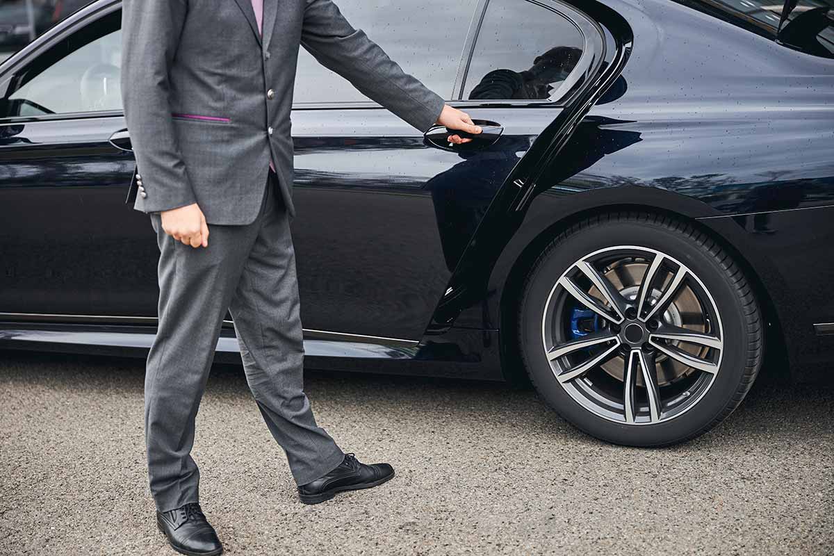 Reliable and affordable chauffeur service in Melbourne
