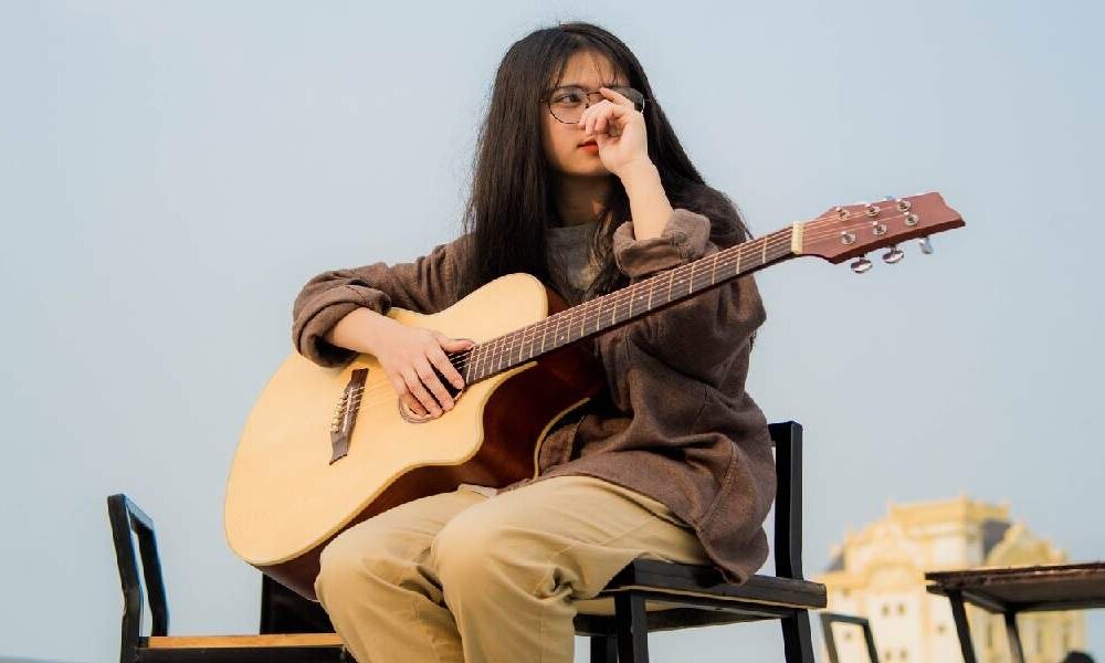 Best Guitar for Older Beginners - Acoustic & Electric