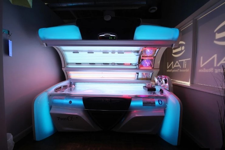 Red light therapy tanning