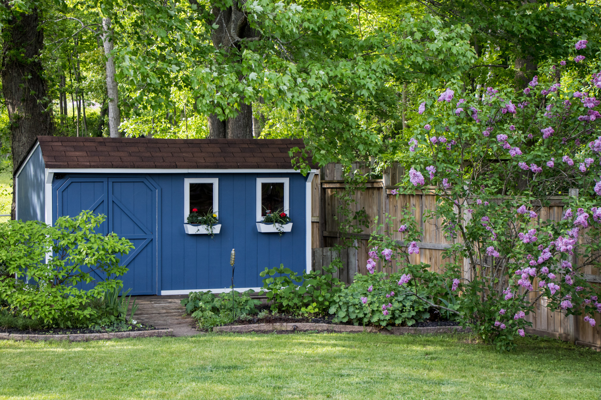 Good Reasons to Select a Resin Garden Shed