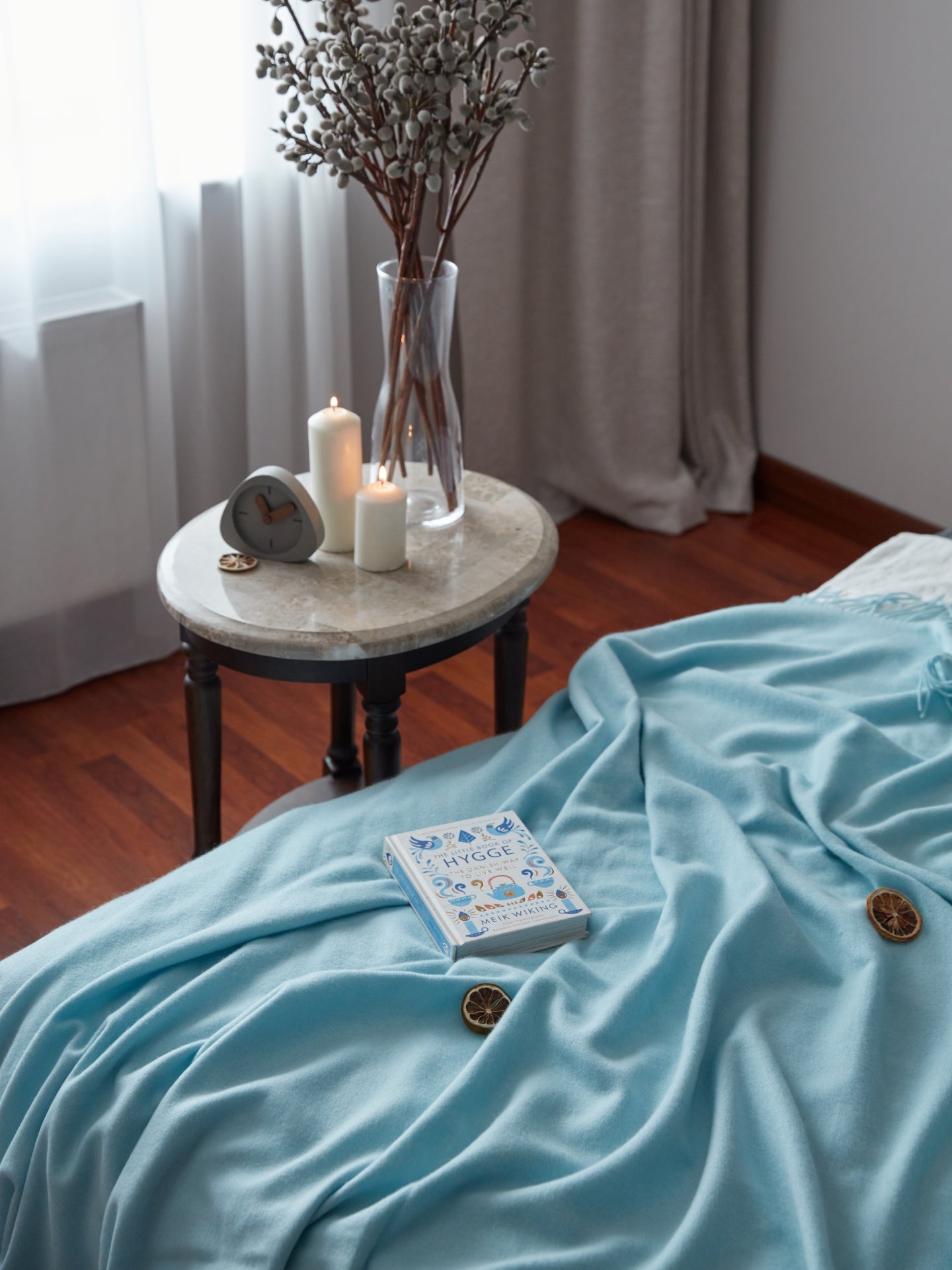 A cashmere blanket is the ideal gift for five different reasons.