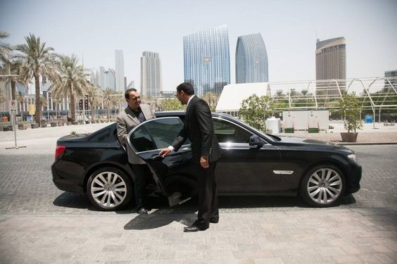 How to Handle Important Business Clients During the Chauffeur Trip? - A Guide to The Chauffeurs