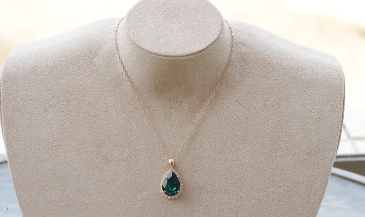 Tips for Untangling a Knotted Necklace 