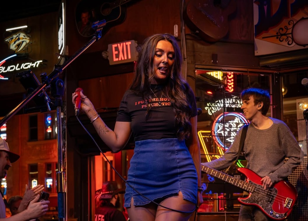 The Sound of Broadway: Daily Live Performances at Legends Corner