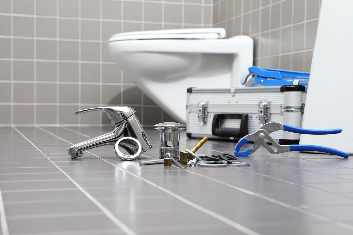 Why Hiring a Professional Plumber is Essential for Complex Pipe Installations?