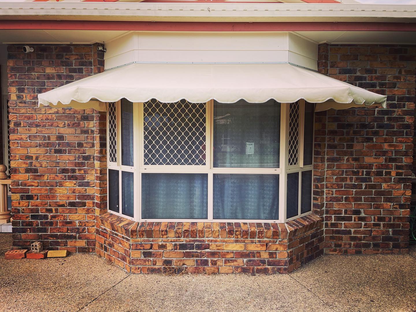 What are folding awnings and how to choose them?