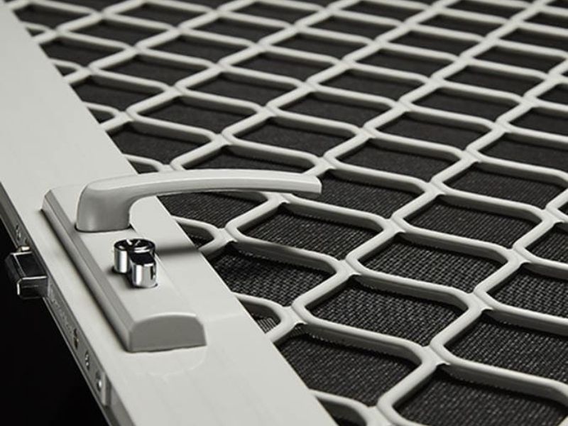 What things to consider when investing in a security screen for most benefits?
