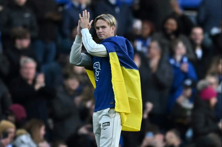 Chelsea aim to beat Arsenal for €100m