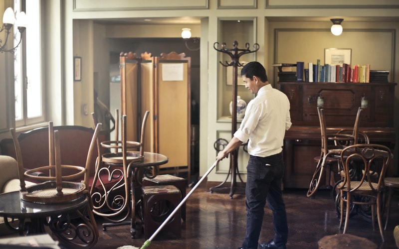 Cleaning Up Your Act: Tips for Maintaining a Pristine Restaurant in Mumbai