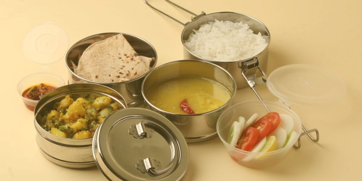 Simplifying Meal Planning for Busy Families with Tiffin Services