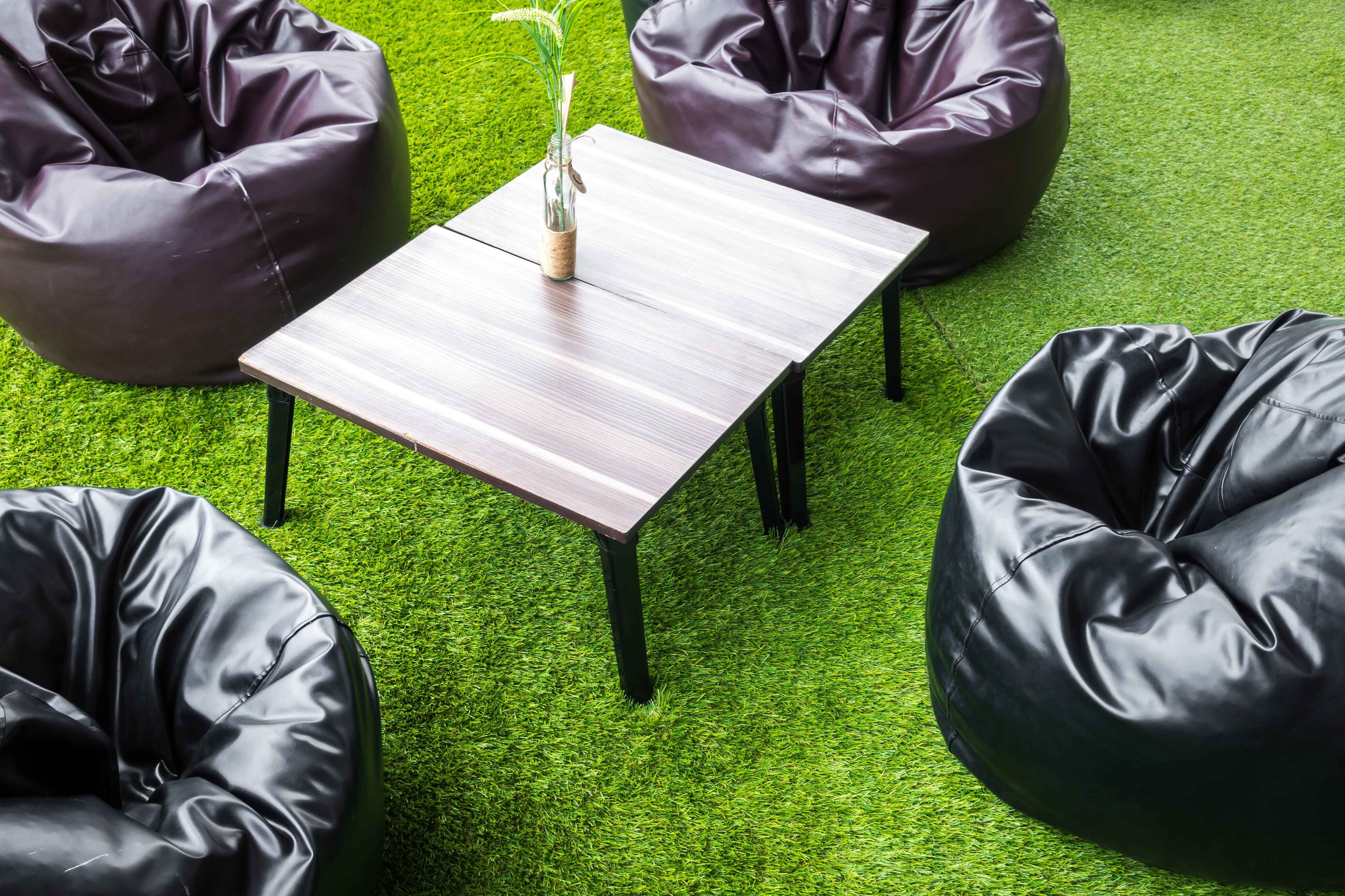How to Arrange Outdoor Furniture on Artificial Grass Without Damaging It