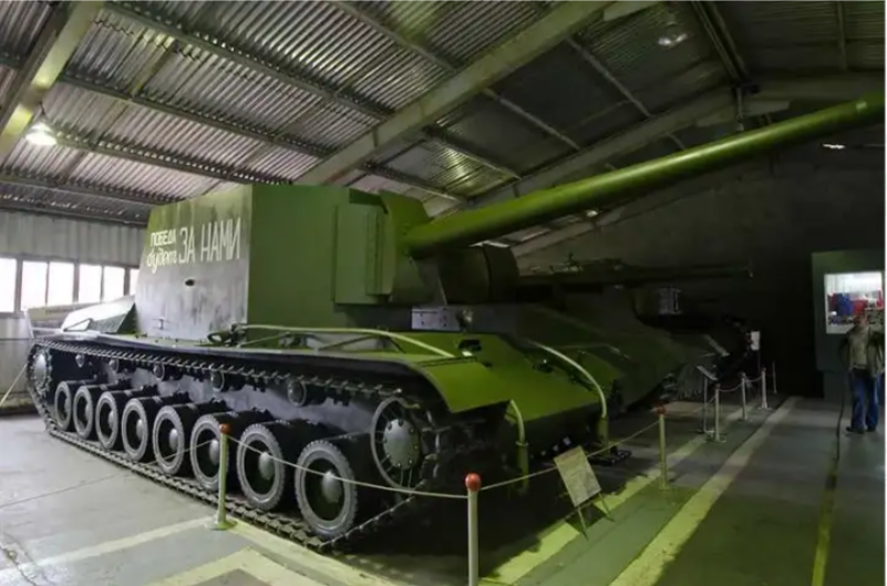 SU-100Y — The Soviet “Boxtank”