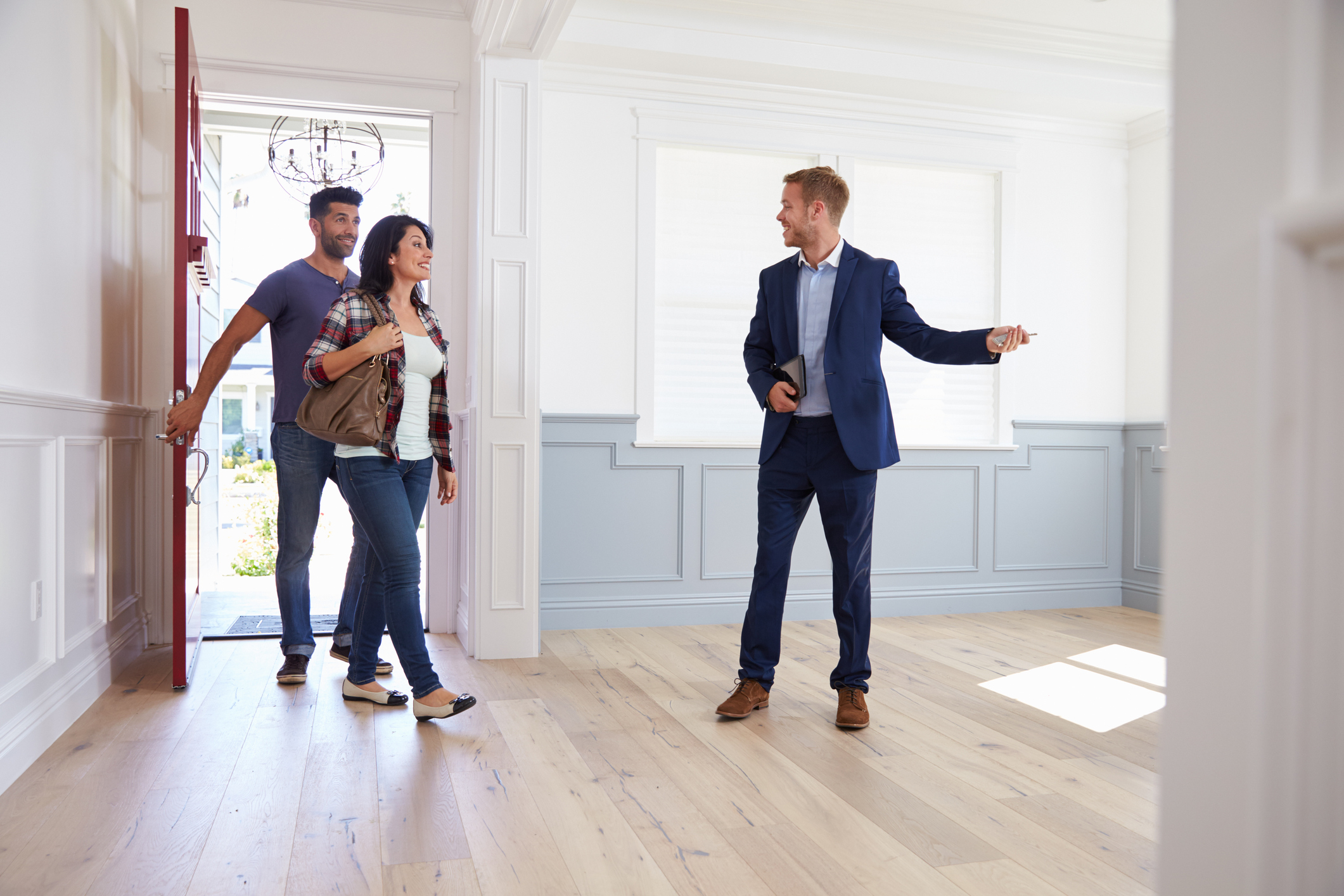 5 Insider Tips From Real Estate Agents For Staging Your Home To Sell