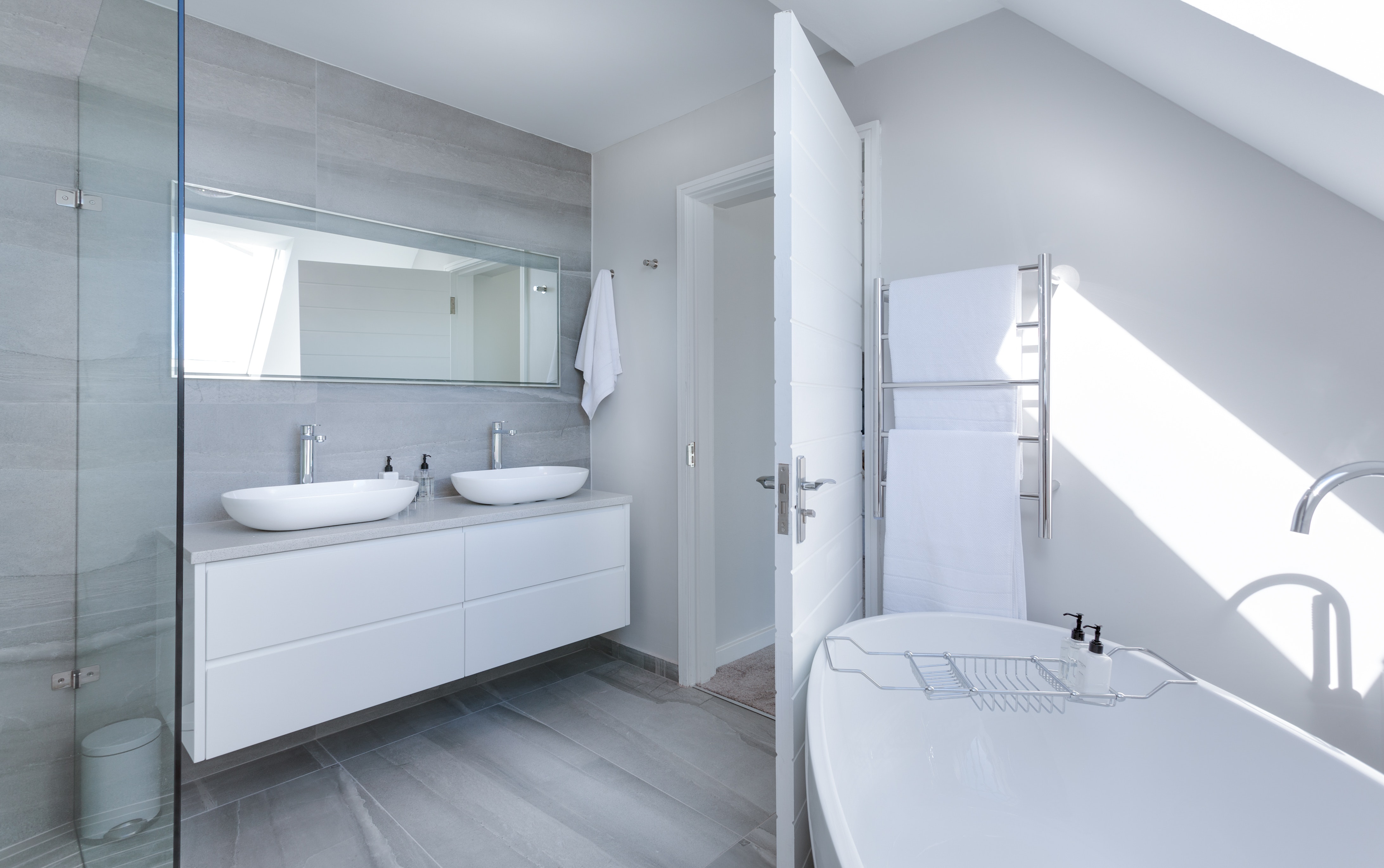 Reasons to Hire a Plumber to Help You Renovate Your Bathroom