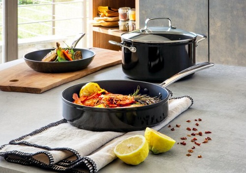 A Brief Guide on the Types of Bakeware Materials 