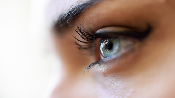 Which Is Better – Glasses Or Laser Eye Surgery?