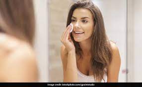 Reasons to Remove makeup before going to bed