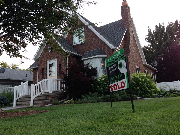 Real Estate Signs: Enhancing Curb Appeal and Sales
