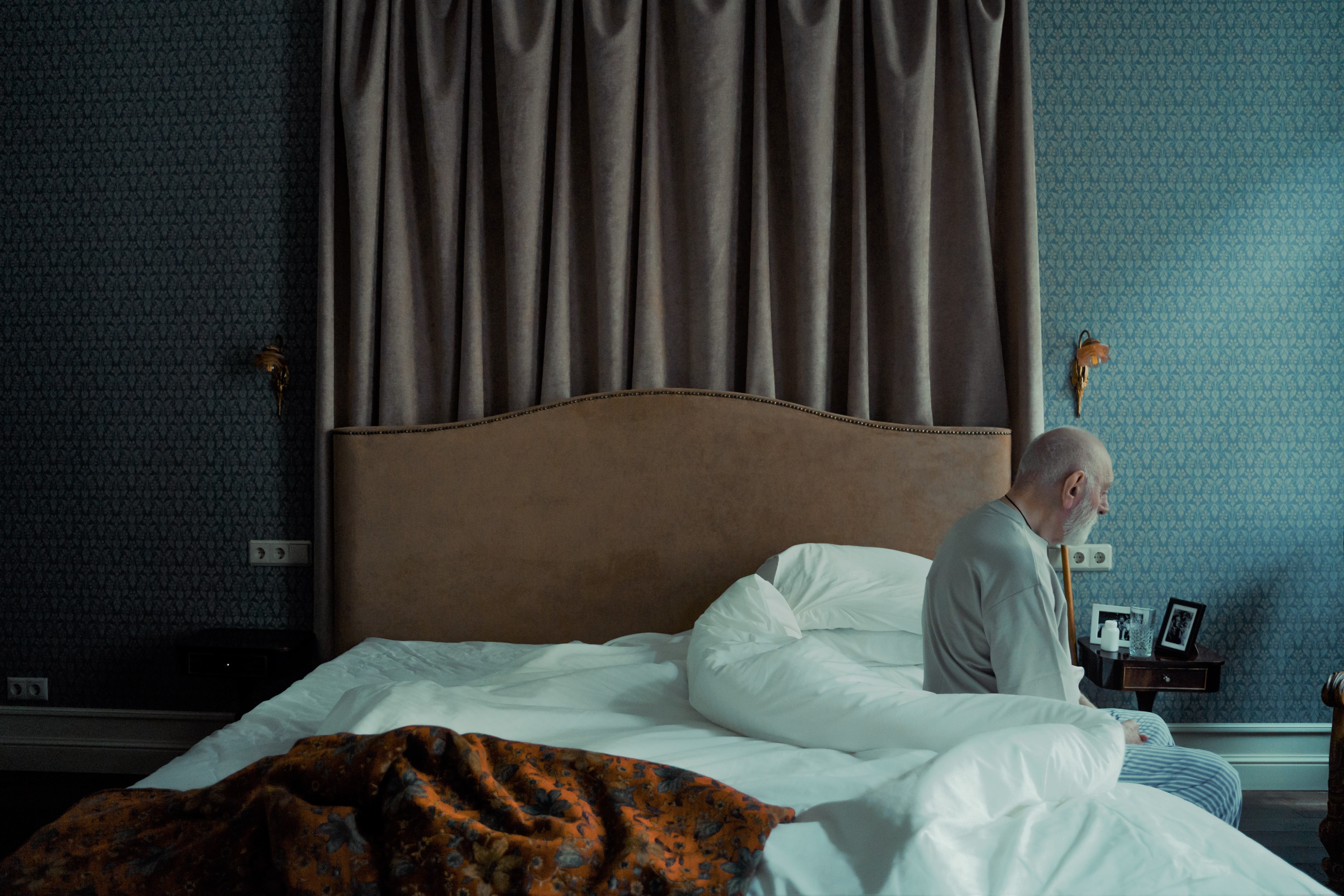 6 Dangers for Seniors Who Live Alone