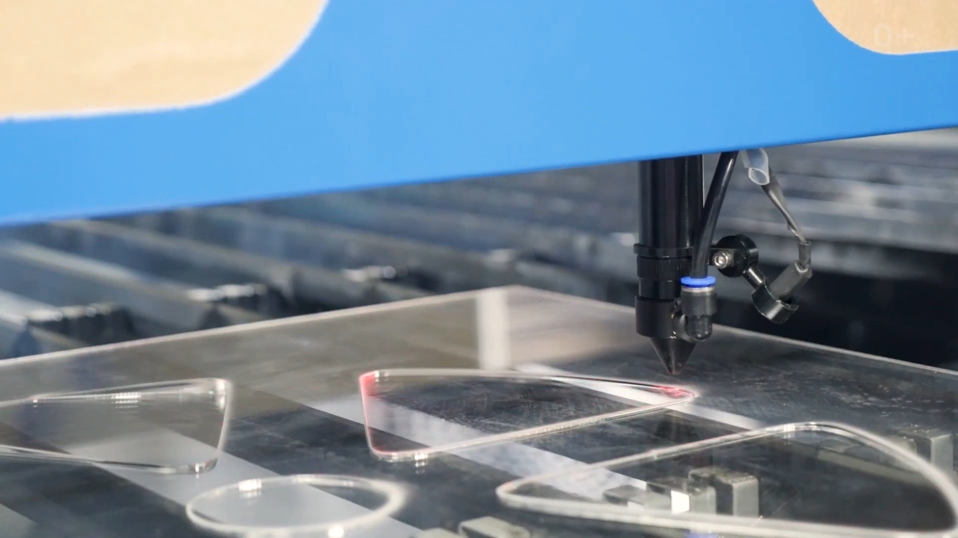 How a laser machine cuts acrylic