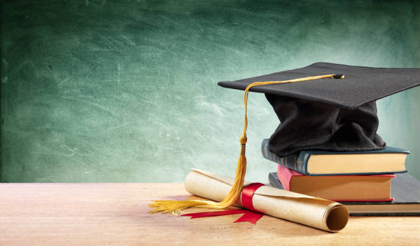 Explore the Reasons Why People Prefer to Buy A Fake College Degree Online in UK