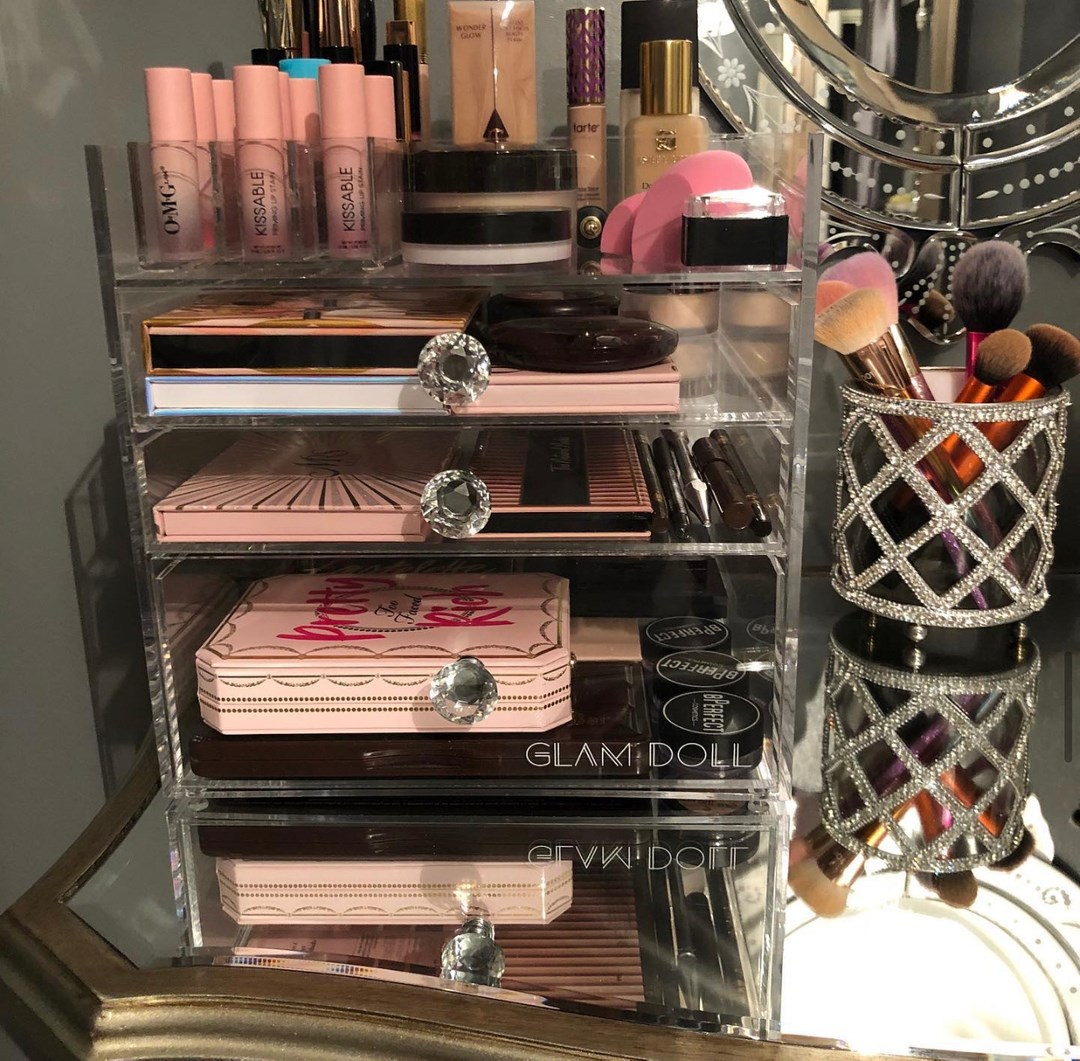 Buy the Best Makeup Organizer to Keep Your Cosmetics