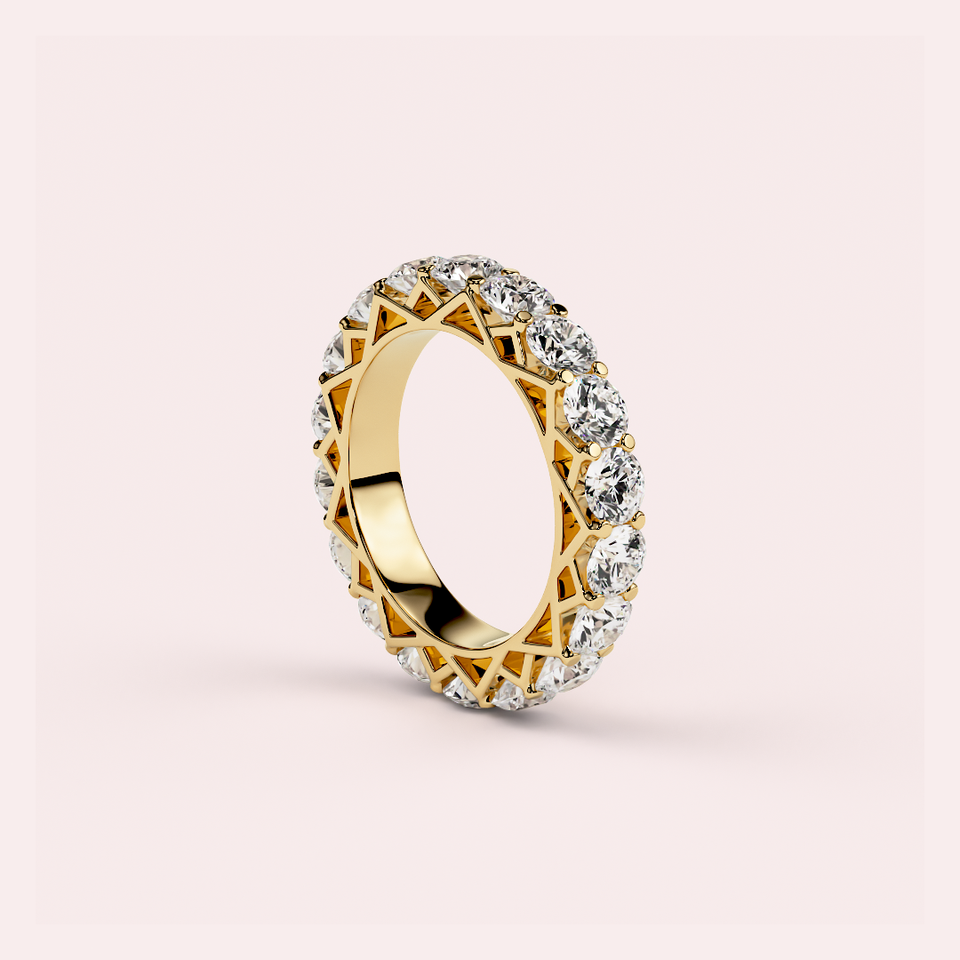 Things men should consider when buying engagement rings for women