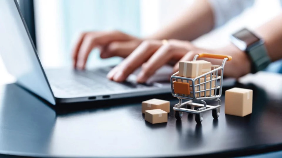 Unleashing the Power of AI for E-commerce Triumphs During the Holidays