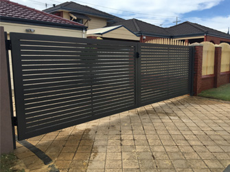 Why Hire a Fencing Expert?
