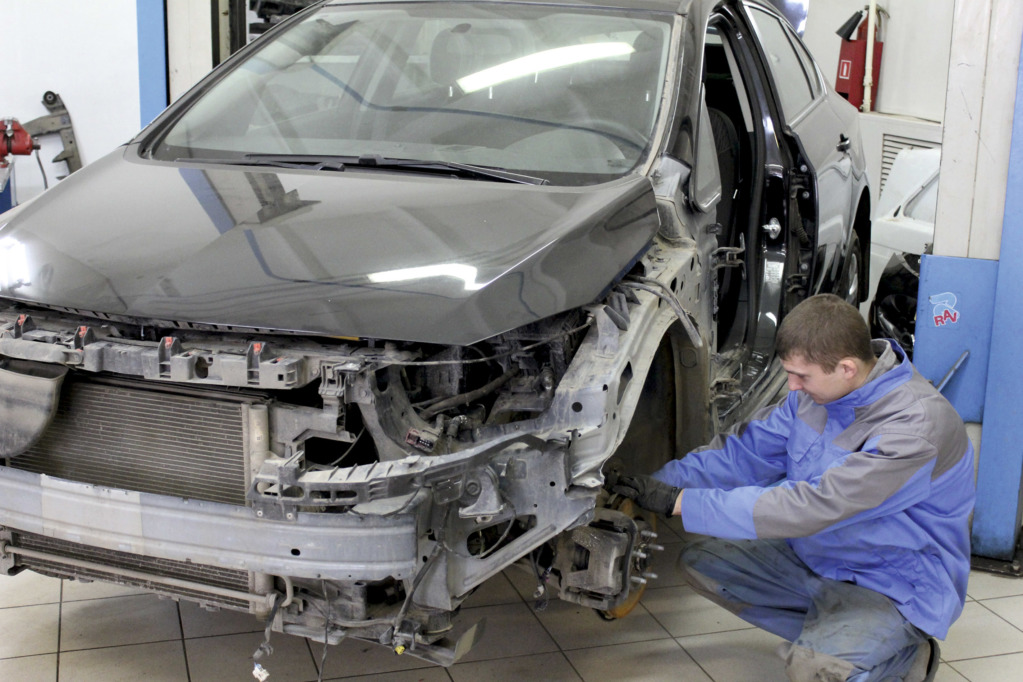 How Panel Beaters Keep Your Car’s Exterior In Pristine Condition?