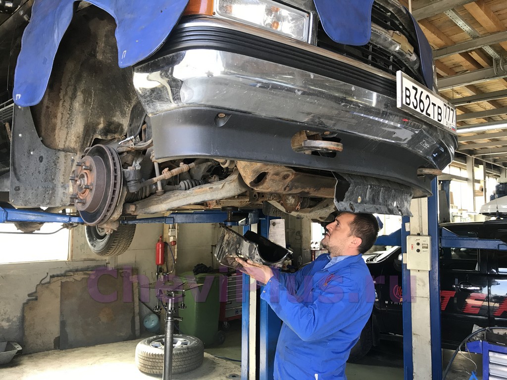 How do panel beaters estimate the extent of damage to a vehicle?