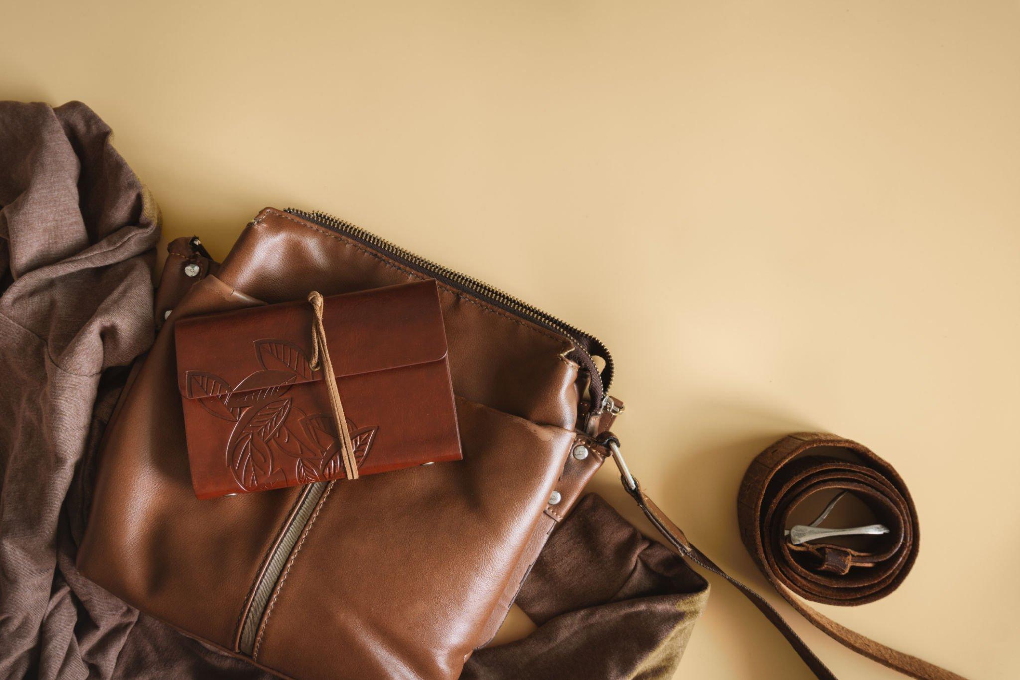Leather Travel Bags at an Affordable Price from Carrymebags