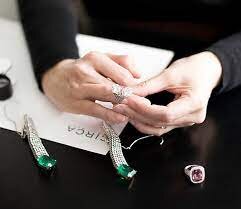                                                 Tips for Diamond Ring Buyers