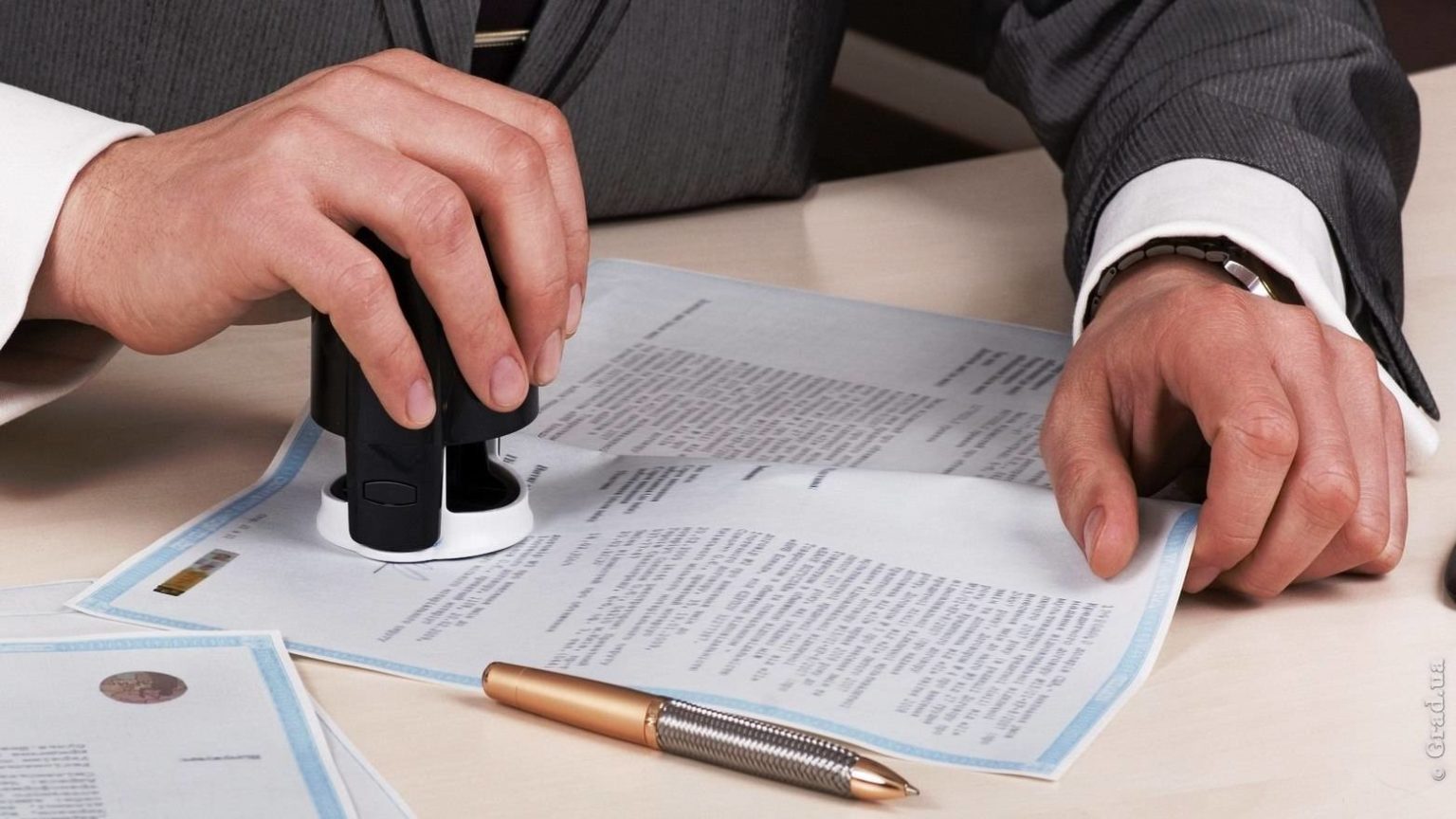 Apostille of educational documents: why is it needed and where to put it?