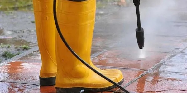 Selecting the Best Pressure Washing Company for Your Home