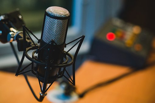 The Best Short Story Podcasts to Inspire Your Imagination