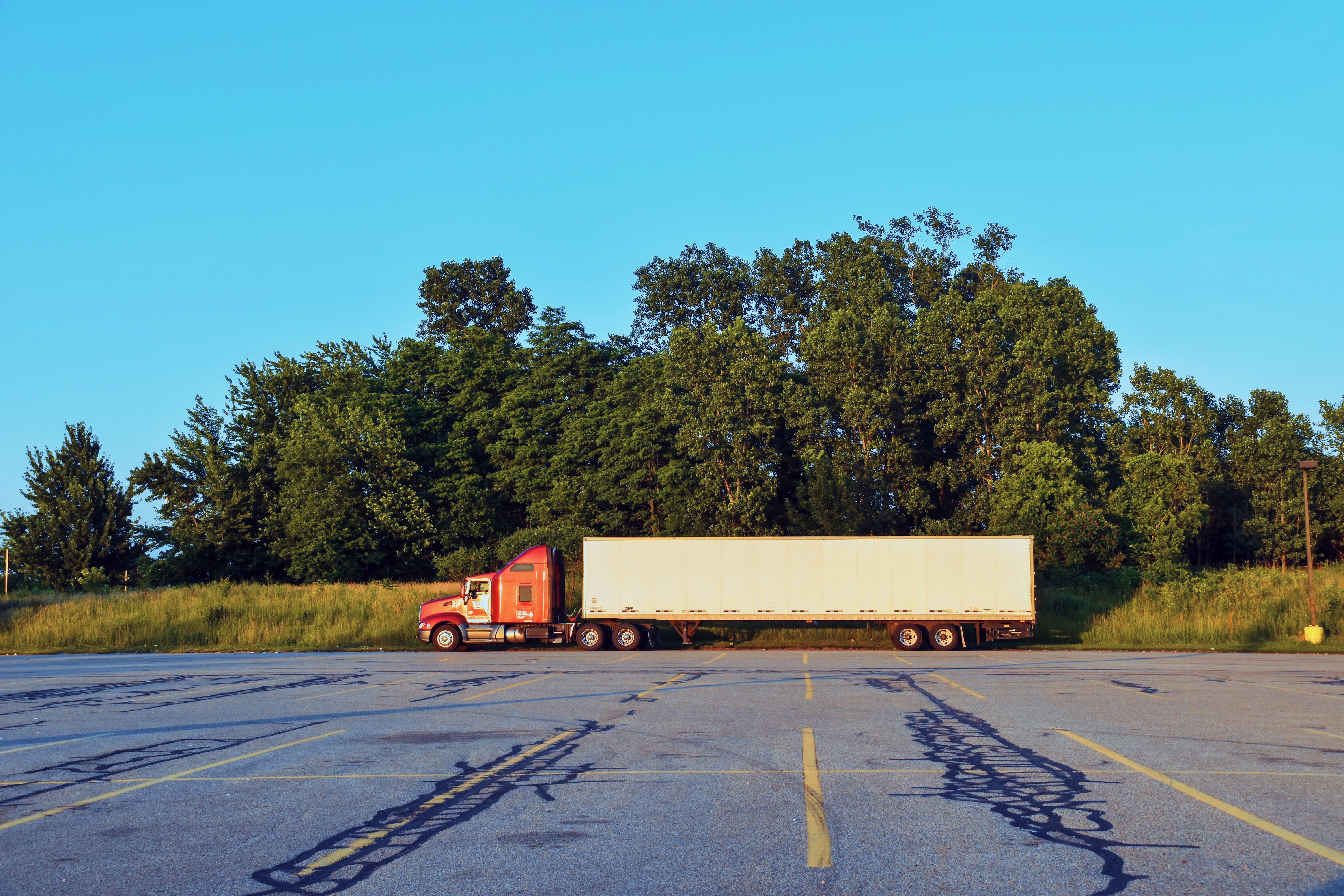 Where to Find the Best Trailer Parking Spots in Dallas