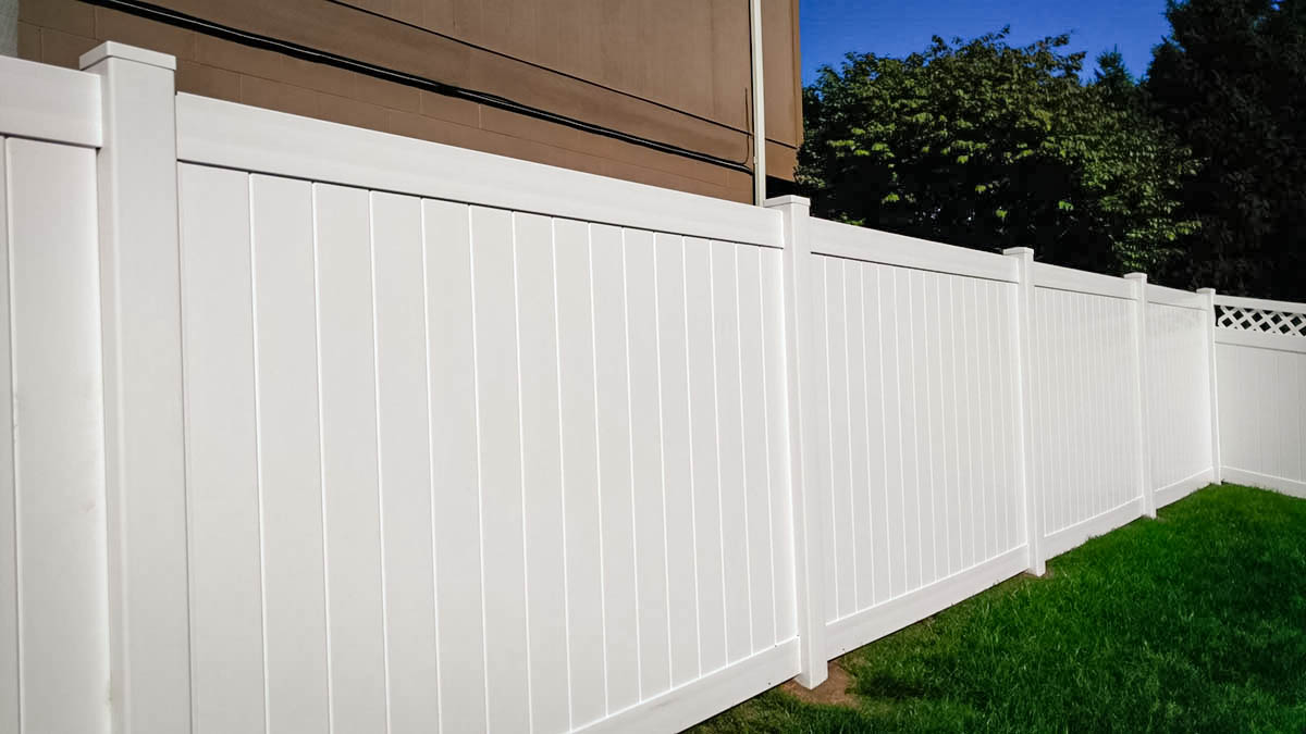 7 Things To Consider When Hiring A Fence Contractor