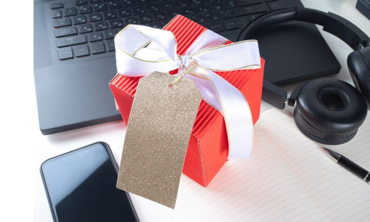10 Unique Corporate Gift Ideas to Impress Your Clients