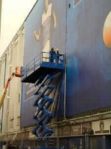 How Does Large Banner Printing Help in Promoting Products?