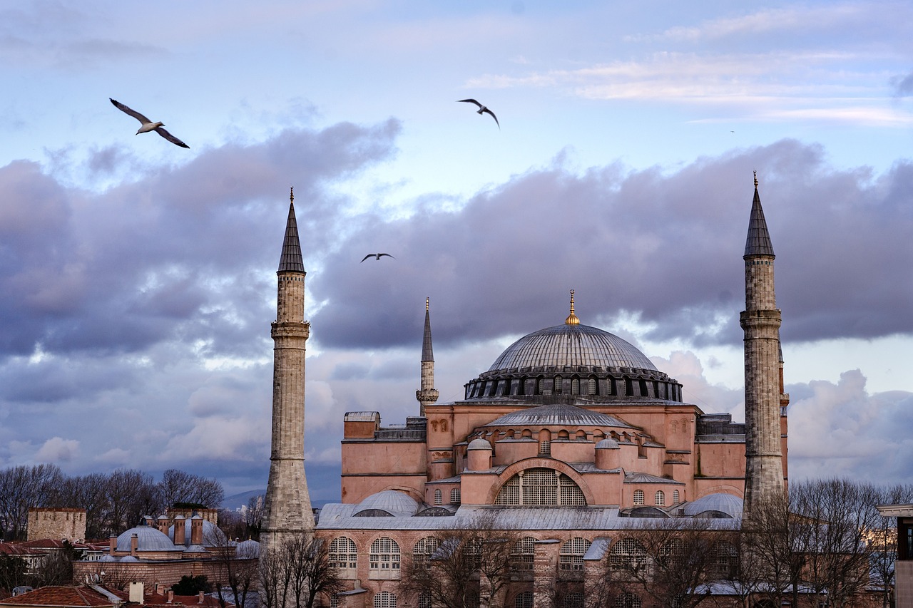 VISIT HAGIA SOPHIA MOSQUE – COMPLETE GUIDE